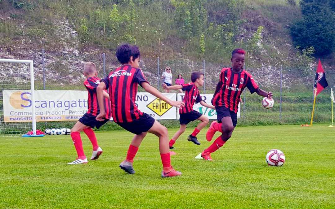 Treinamento De Futebol Para Crianças. Sessão De Treinamento De